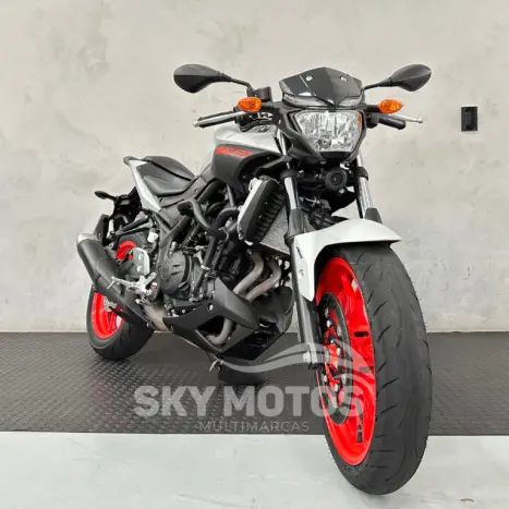 YAMAHA MT-03 300 ABS, Foto 4