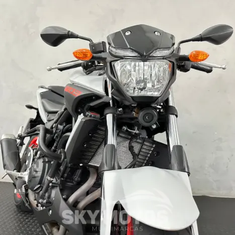 YAMAHA MT-03 300 ABS, Foto 6