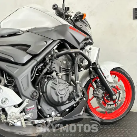 YAMAHA MT-03 300 ABS, Foto 8