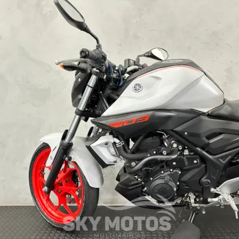 YAMAHA MT-03 300 ABS, Foto 12