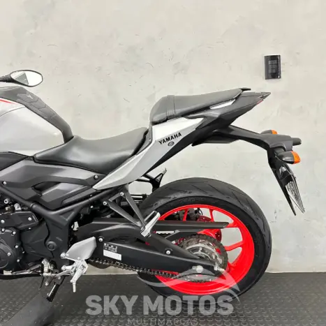 YAMAHA MT-03 300 ABS, Foto 13