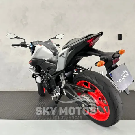 YAMAHA MT-03 300 ABS, Foto 16