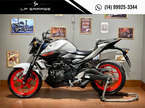 YAMAHA MT-03 300 ABS, Foto 2