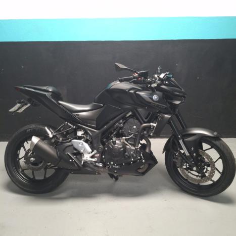 YAMAHA MT-03 300 ABS, Foto 1