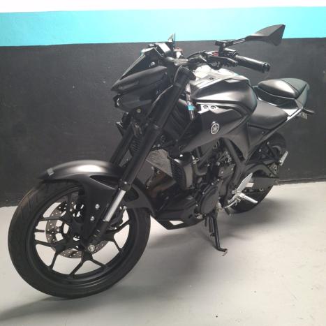 YAMAHA MT-03 300 ABS, Foto 3