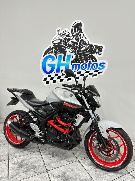 YAMAHA MT-03 300 ABS, Foto 3