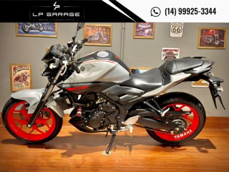 YAMAHA MT-03 300 ABS, Foto 4