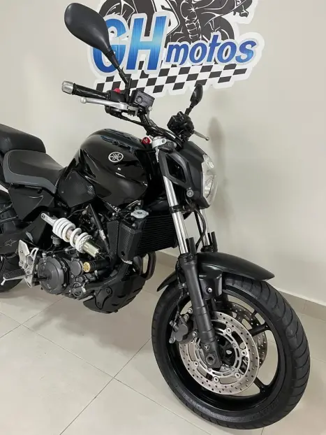 YAMAHA MT-03 300 ABS, Foto 2