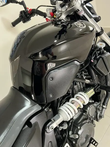 YAMAHA MT-03 300 ABS, Foto 3