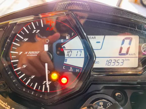 YAMAHA MT-03 300 ABS, Foto 11