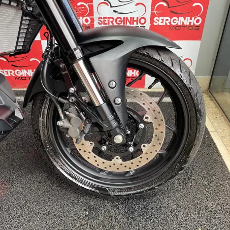 YAMAHA MT-03 300 ABS, Foto 3