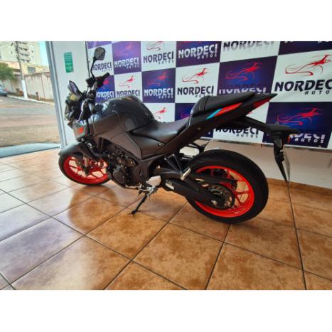 YAMAHA MT-03 300 ABS, Foto 2