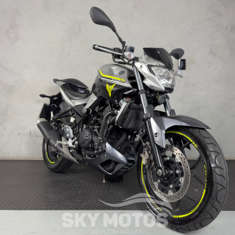 YAMAHA MT-03 300 ABS, Foto 4