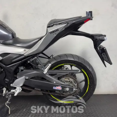YAMAHA MT-03 300 ABS, Foto 11