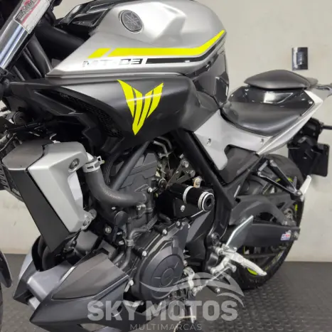 YAMAHA MT-03 300 ABS, Foto 12