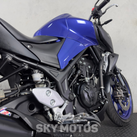 YAMAHA MT-03 300 ABS, Foto 3