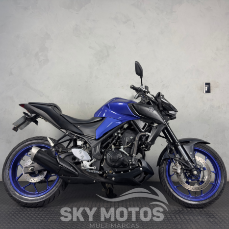 YAMAHA MT-03 300 ABS, Foto 1
