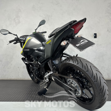 YAMAHA MT-03 300 ABS, Foto 3