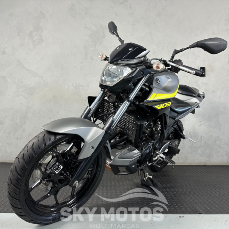 YAMAHA MT-03 300 ABS, Foto 4