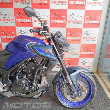 YAMAHA MT-03 300 ABS, Foto 2