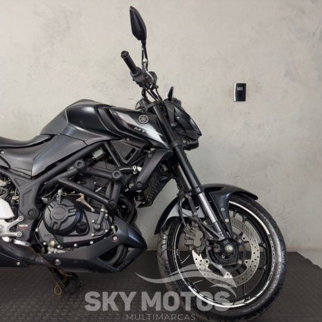 YAMAHA MT-03 300 ABS, Foto 3