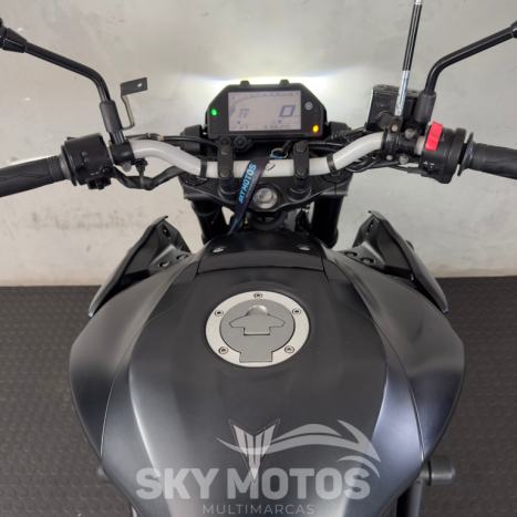 YAMAHA MT-03 300 ABS, Foto 10