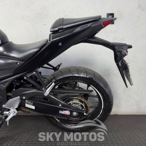 YAMAHA MT-03 300 ABS, Foto 12