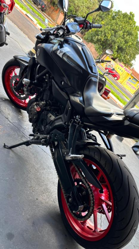 YAMAHA MT-07 700 , Foto 3