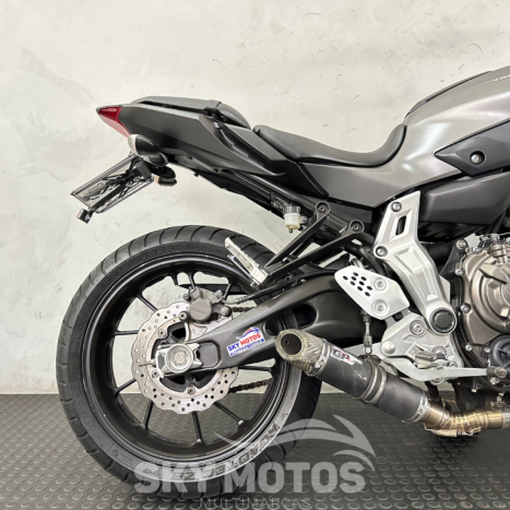 YAMAHA MT-07 700 , Foto 2