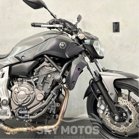 YAMAHA MT-07 700 , Foto 3