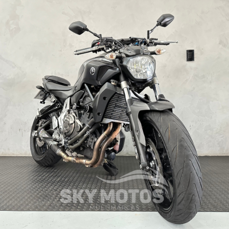 YAMAHA MT-07 700 , Foto 4