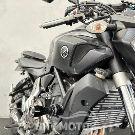 YAMAHA MT-07 700 , Foto 6