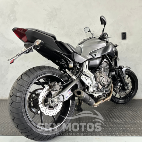 YAMAHA MT-07 700 , Foto 7