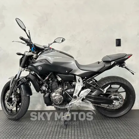 YAMAHA MT-07 700 , Foto 11