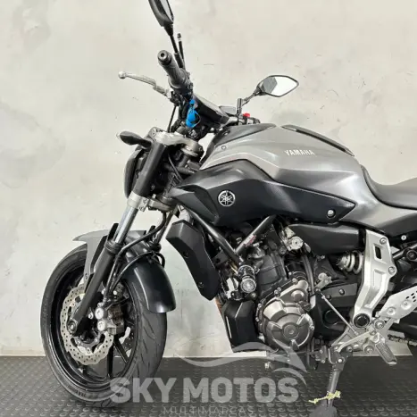 YAMAHA MT-07 700 , Foto 13