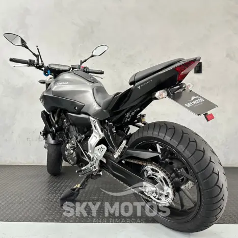 YAMAHA MT-07 700 , Foto 17