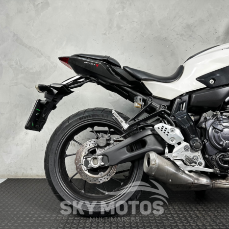 YAMAHA MT-07 700 , Foto 2