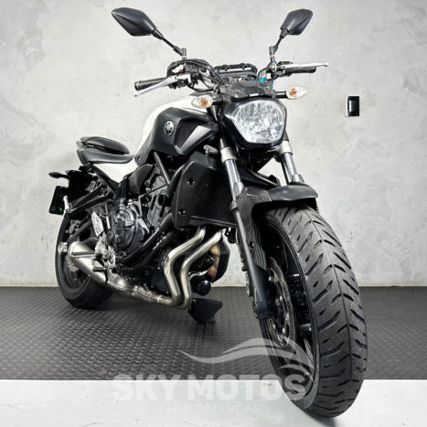 YAMAHA MT-07 700 , Foto 3