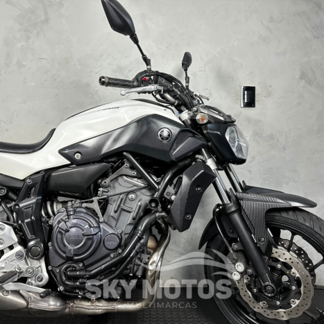 YAMAHA MT-07 700 , Foto 4