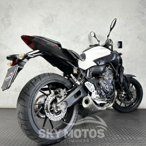 YAMAHA MT-07 700 , Foto 6