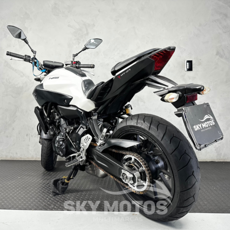 YAMAHA MT-07 700 , Foto 17