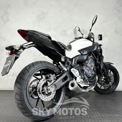 YAMAHA MT-07 700 , Foto 7