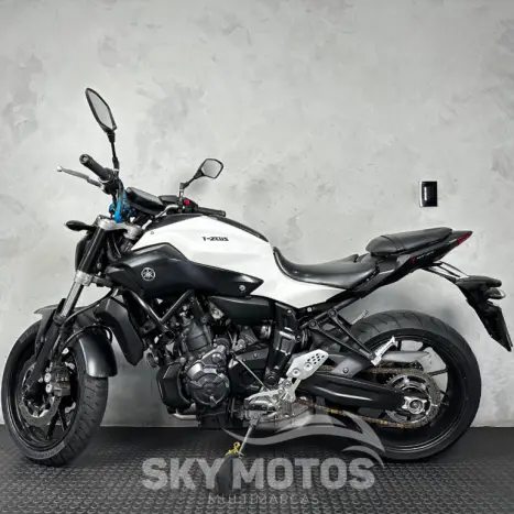 YAMAHA MT-07 700 , Foto 11