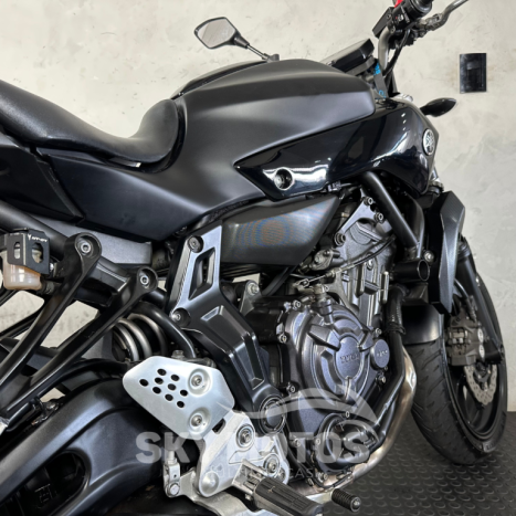 YAMAHA MT-07 700 , Foto 7
