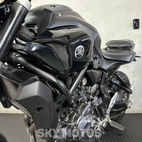 YAMAHA MT-07 700 , Foto 15