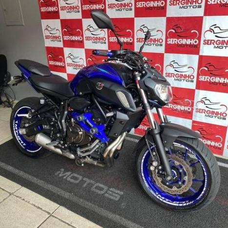 YAMAHA MT-07 700 ABS, Foto 3