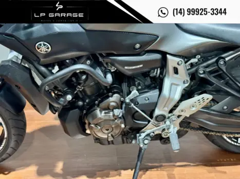 YAMAHA MT-07 700 ABS, Foto 10