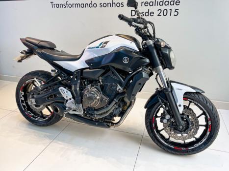 YAMAHA MT-07 700 ABS, Foto 3