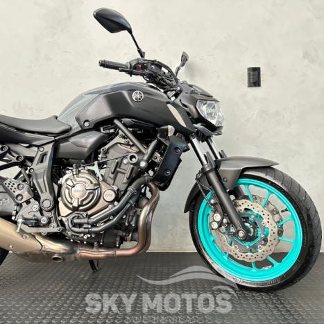 YAMAHA MT-07 700 ABS, Foto 4