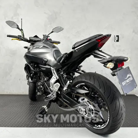 YAMAHA MT-07 700 ABS, Foto 12